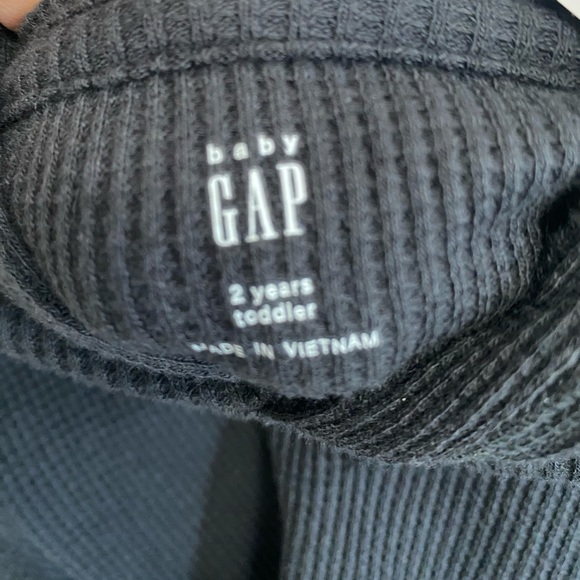 Gap waffle hoodie. - Picture 3 of 5